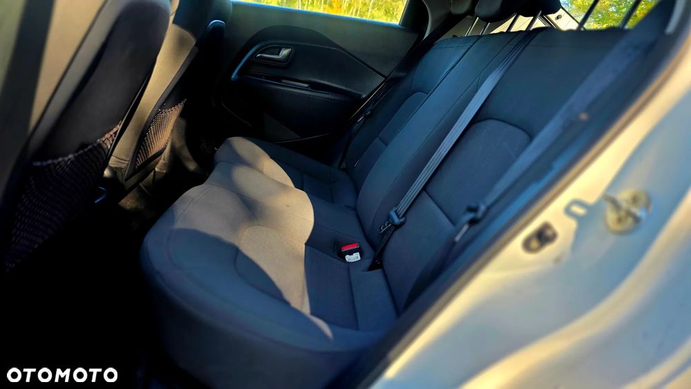 Kia Rio - 8