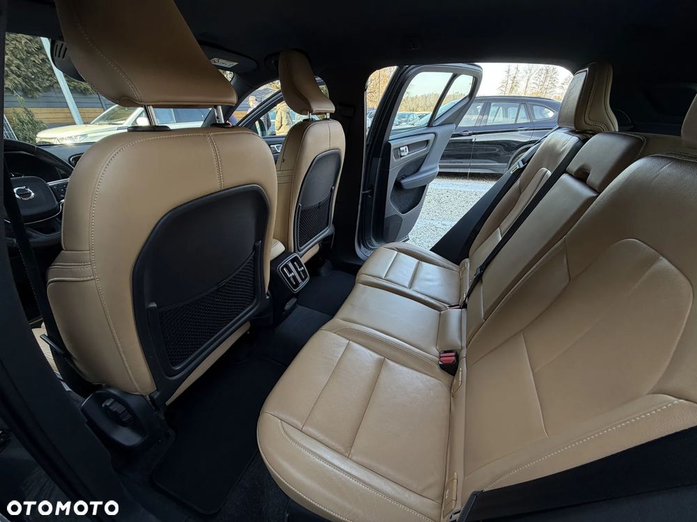 Volvo XC 40 D4 AWD Geartronic Momentum - 21
