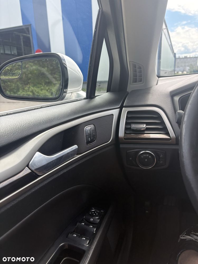 Ford Fusion - 7