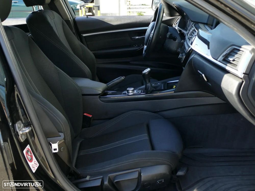 BMW 318 d Line Sport - 33