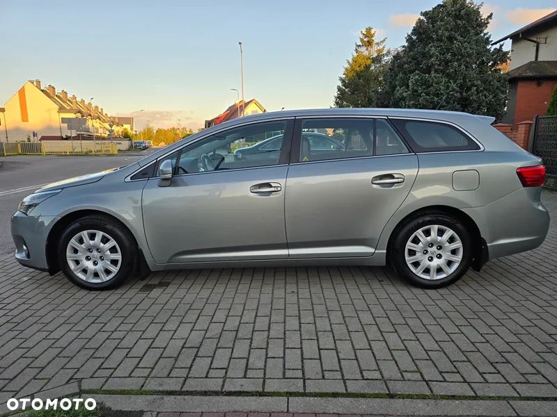 Toyota Avensis - 2