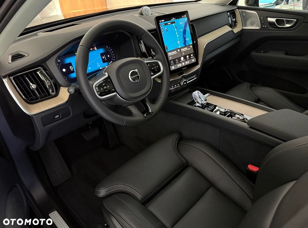 Volvo XC 60 B5 B AWD Plus Dark - 11