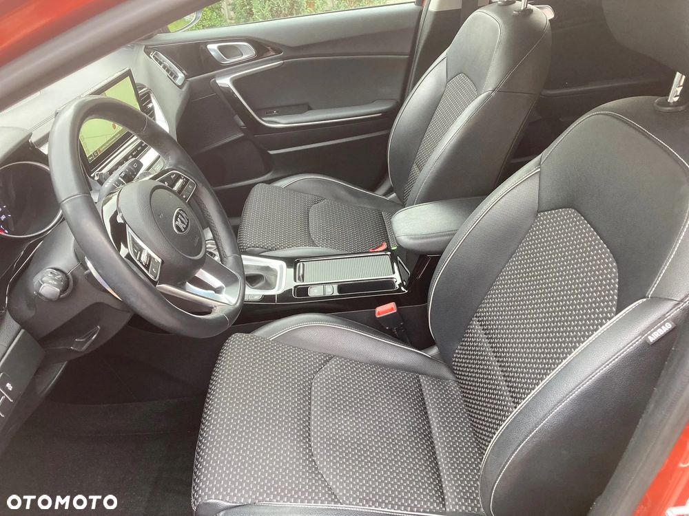 Kia XCeed 1.5 T-GDI Business Line DCT - 17