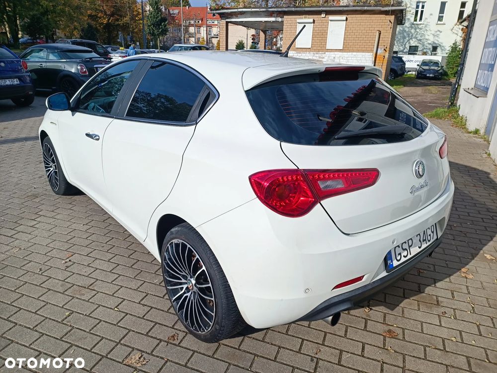 Alfa Romeo Giulietta 2.0 JTDM 16V - 5