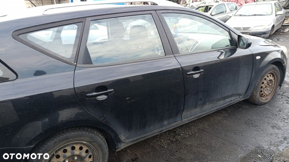 36043 Kia cee'd I lift model od 09-12 silnik 1.4 16V G4FA 109 km lakier 1K - 7