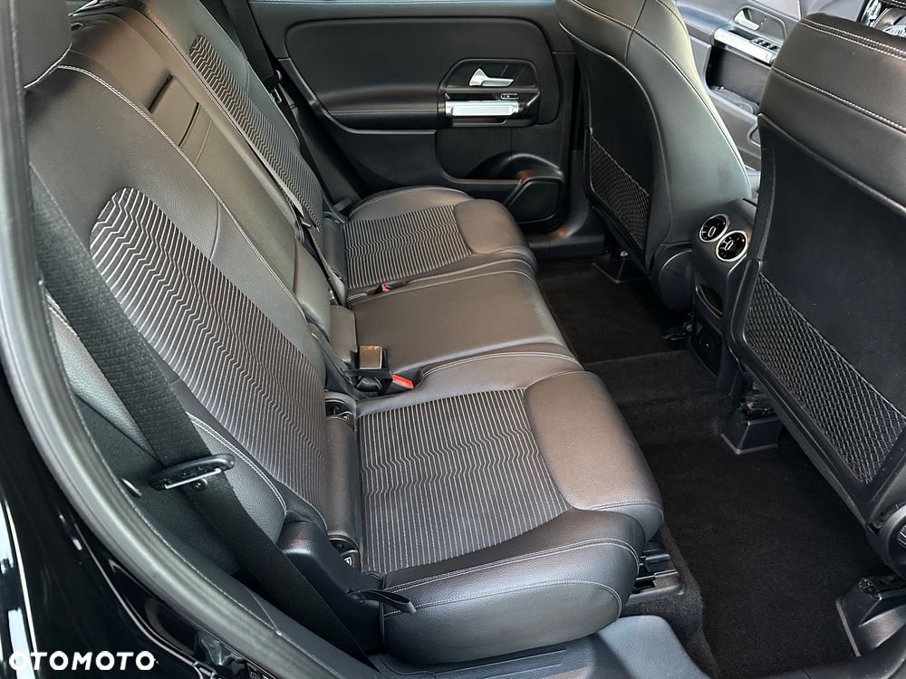 Mercedes-Benz GLB - 12