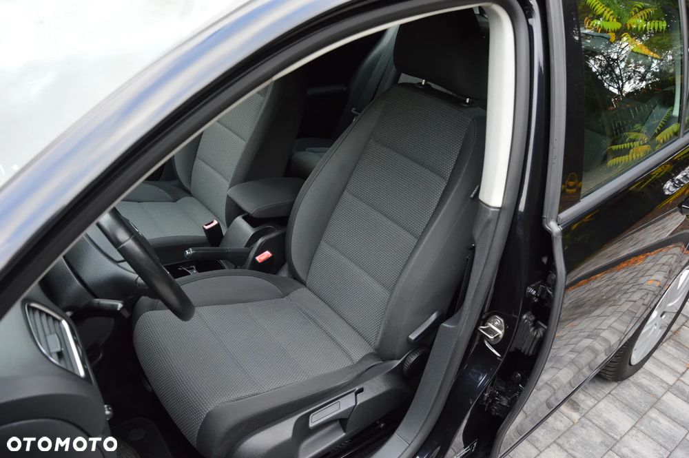 Volkswagen Golf - 25