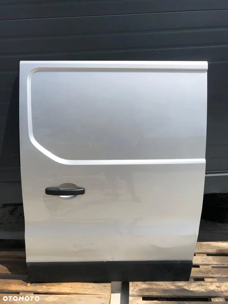 TRAFIC III VIVARO B  kolor TED69 drzwi lewy bok lewy tyłED69