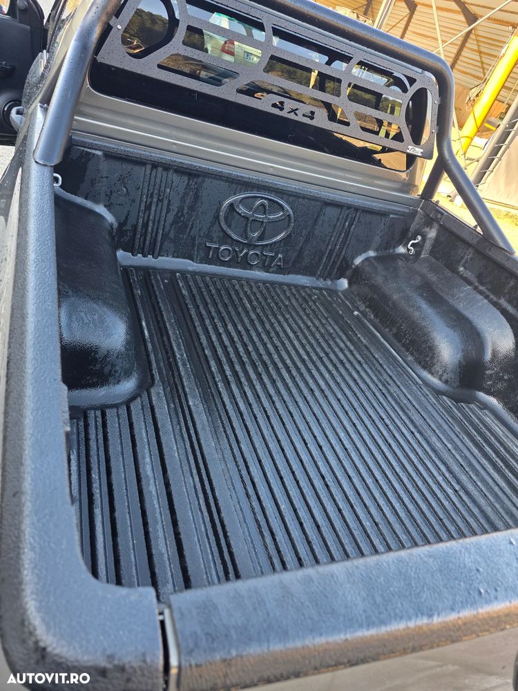 Toyota Hilux - 12