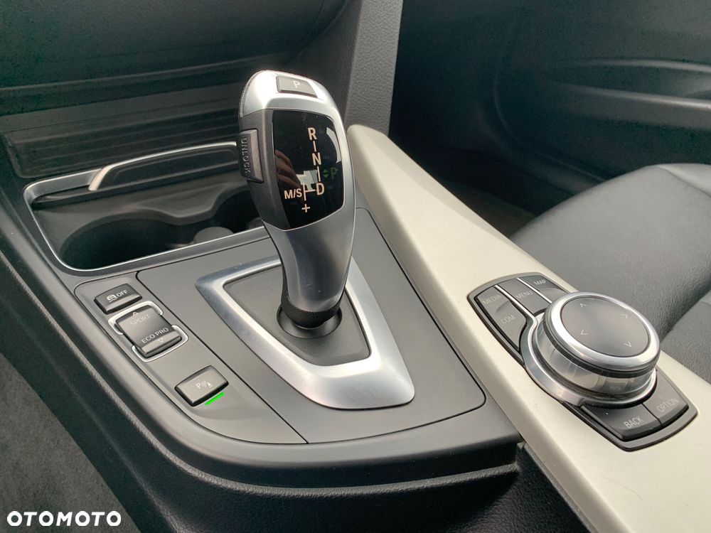 BMW Seria 3 318i Advantage - 38