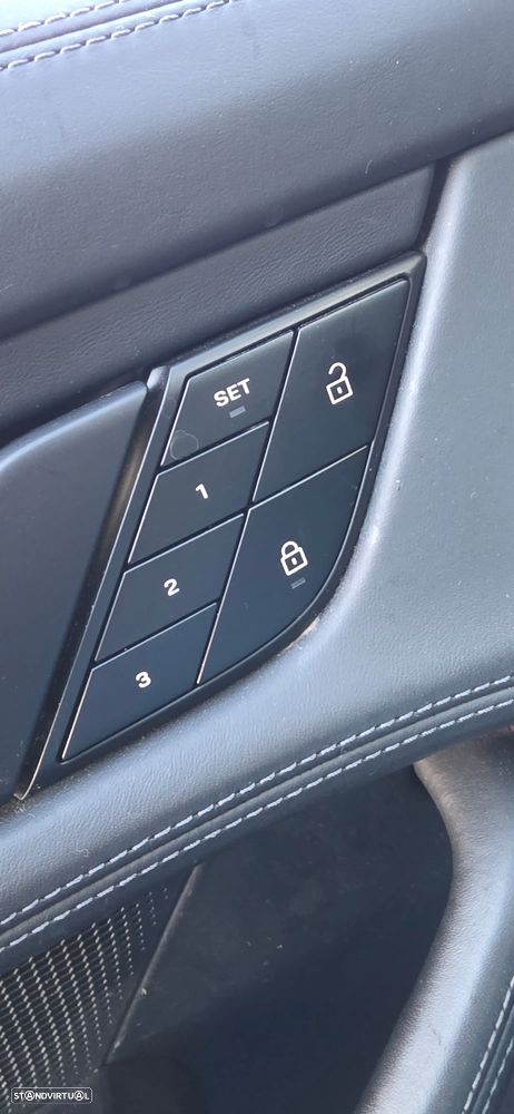 Porsche Taycan Cross Turismo 4 - 26