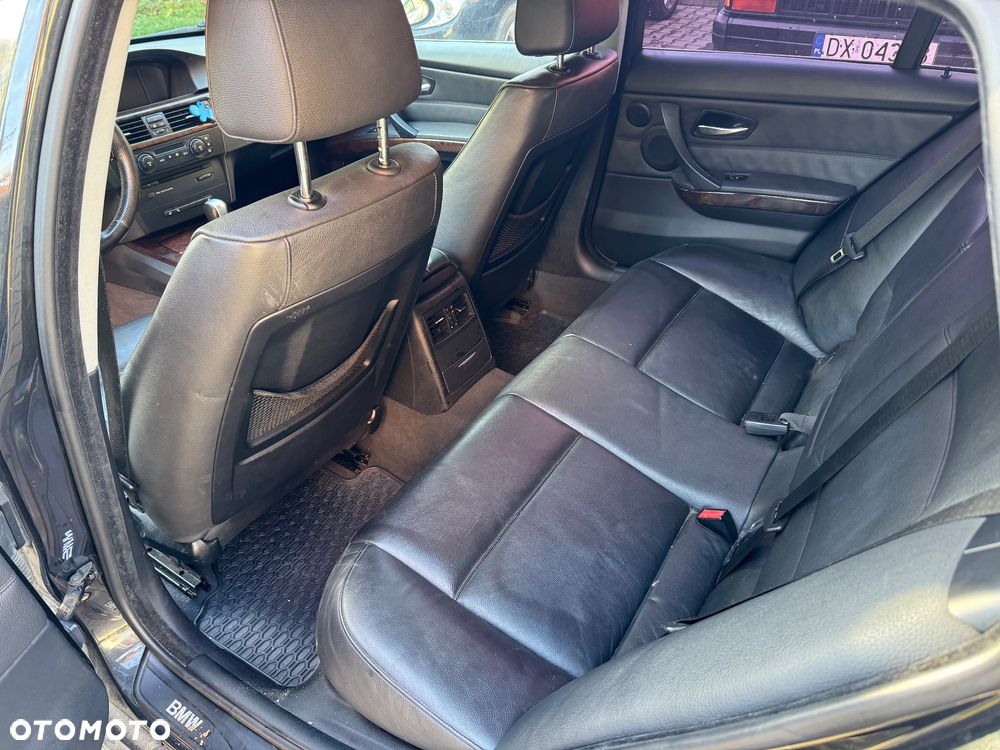 BMW Seria 3 325i Touring - 6