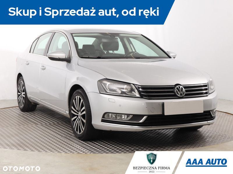 Volkswagen Passat - 2