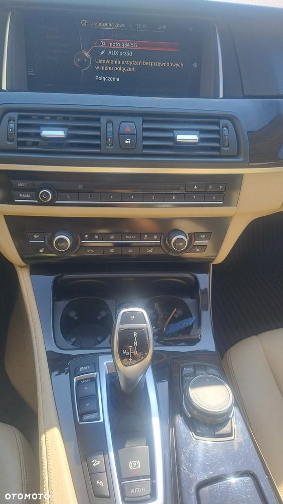 BMW Seria 5 528i xDrive Luxury Line - 38