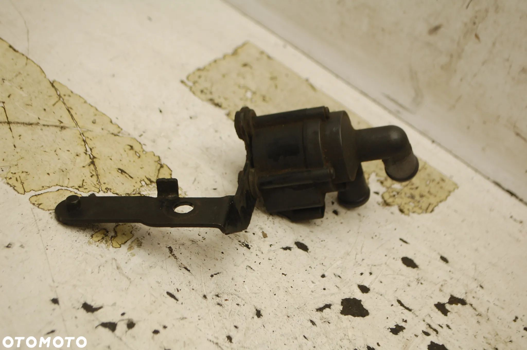 DODATKOWA POMPKA WODY 5N0965561 VW JETTA V GOLF VI AUDI A3 8P SEAT SKODA - 1