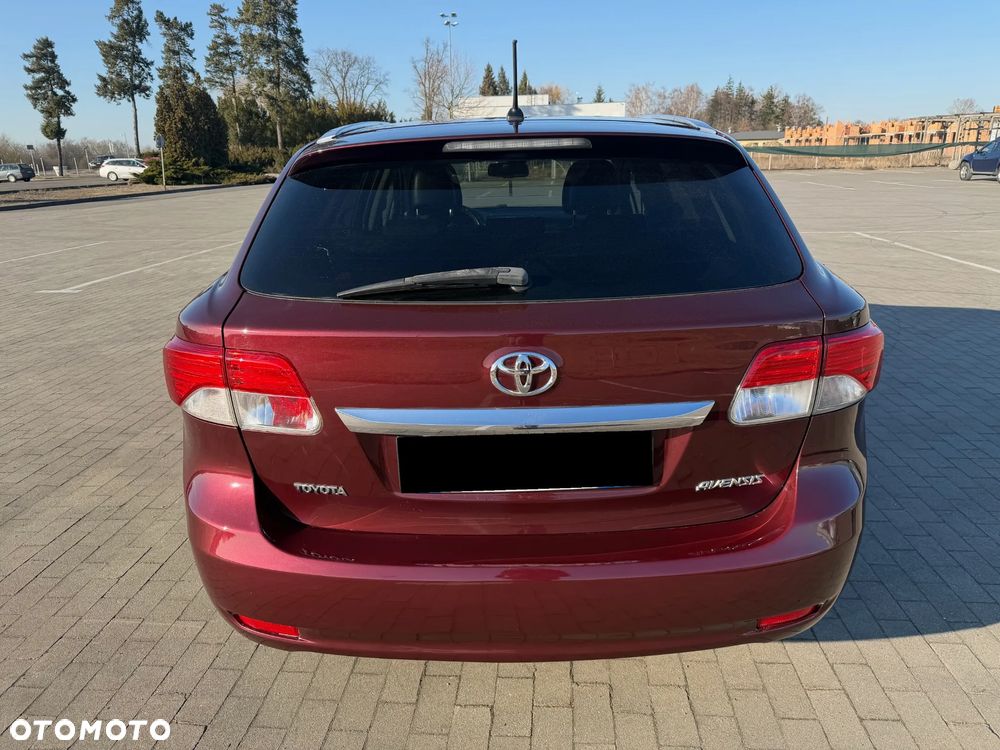 Toyota Avensis - 8
