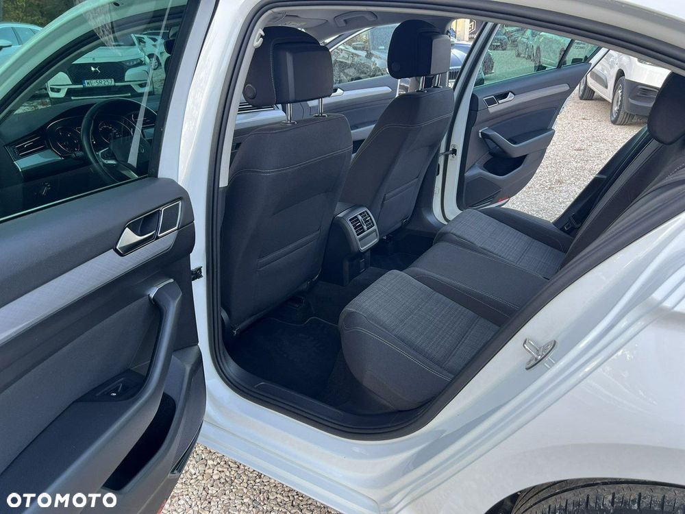 Volkswagen Passat 2.0 TDI EVO Business DSG - 11