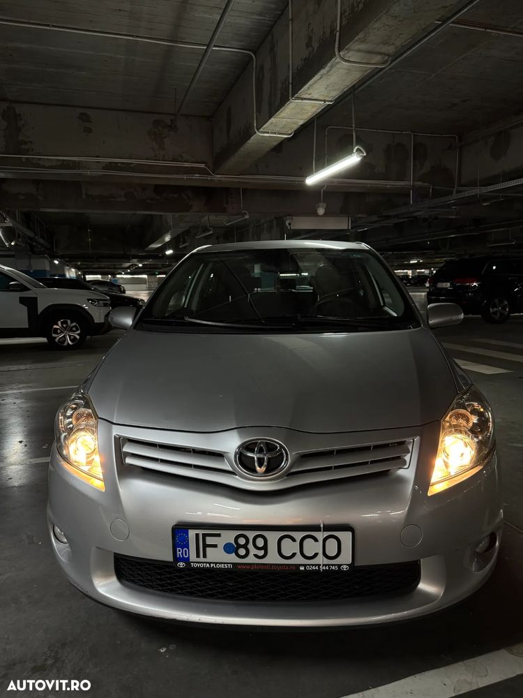 Toyota Auris 1.6 L Valvematic M/M Executive - 19
