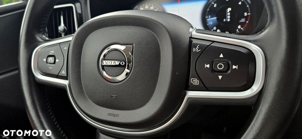 Volvo XC 60 D4 Momentum Pro - 26