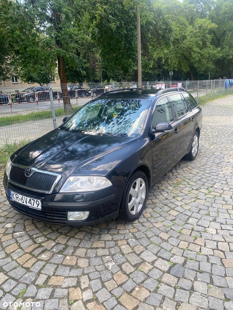 Skoda Octavia 1.6 FSI Ambiente - 4