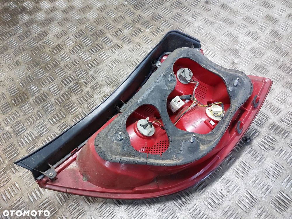 LAMPA LEWY TYŁ KIA CEED I HB 5D - 3