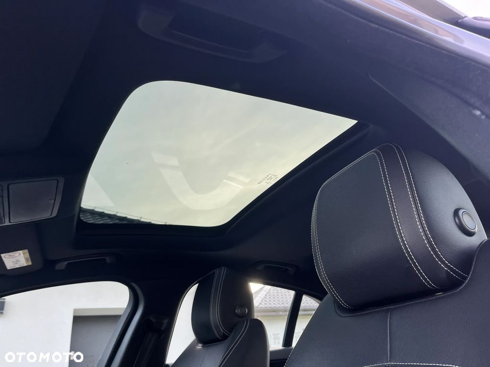 Jaguar XE 2.0 D AWD R-Sport - 17
