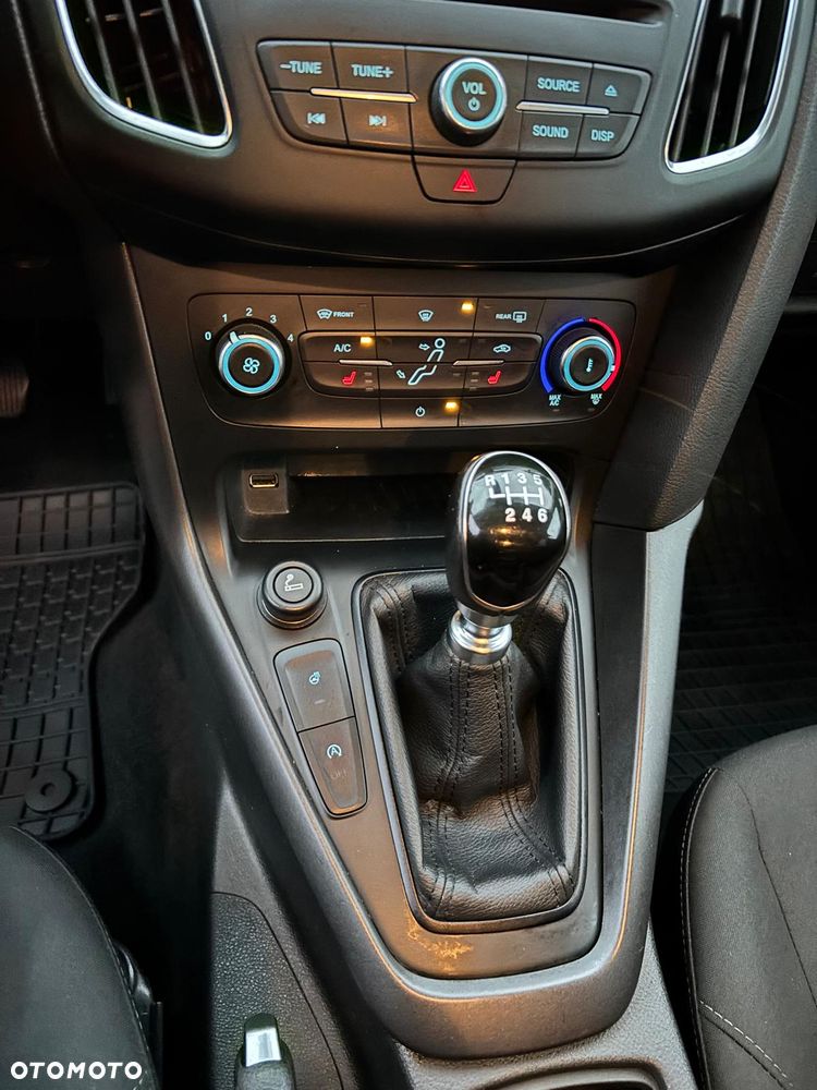 Ford Focus 1.0 EcoBoost Hybrid TITANIUM DESIGN - 4