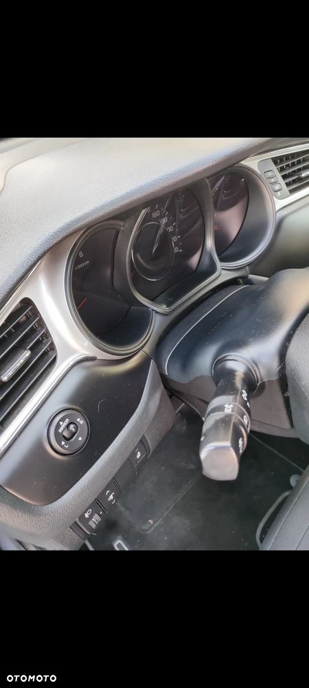 Kia Ceed - 8