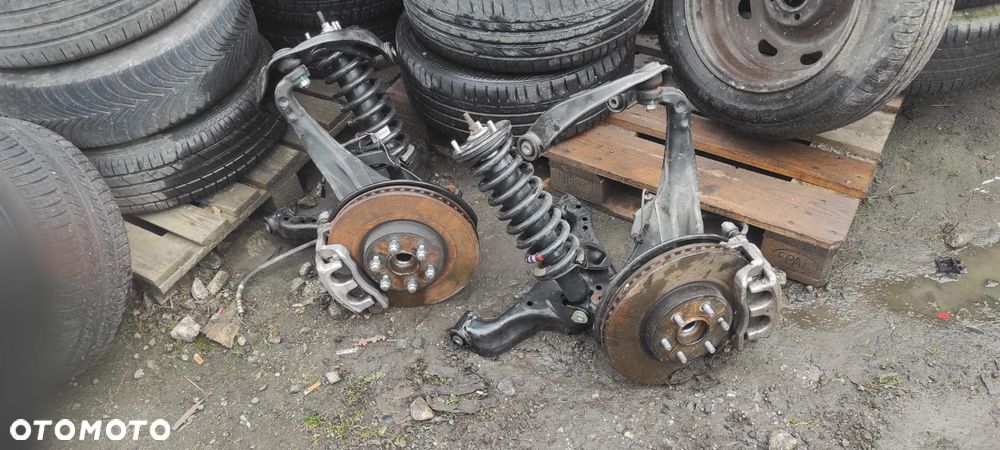 McPherson lewy przedni Nissan Navara