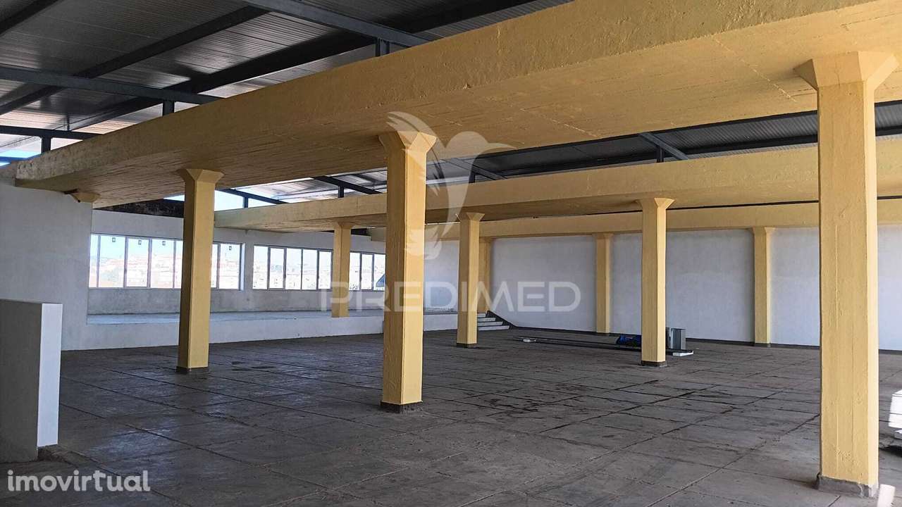 Armazém com área 750 m2 junto ao Aeroporto LISBOA - Grande imagem: 4/11