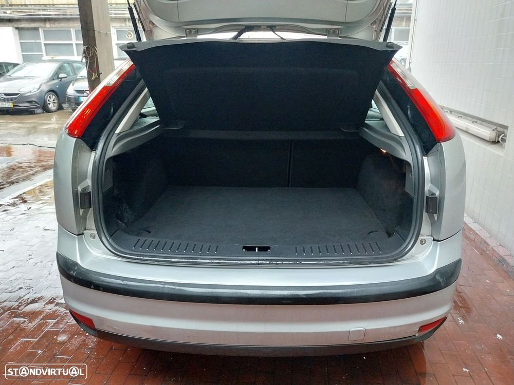 Ford Focus 1.4 16V Trend - 9