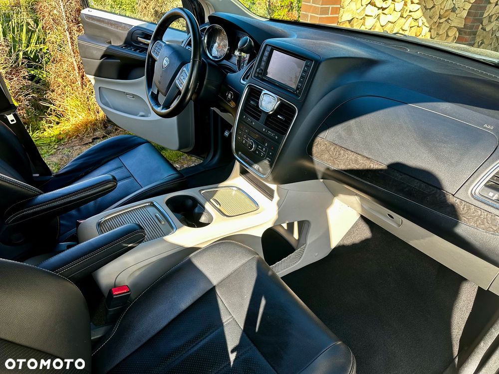 Lancia Voyager - 13