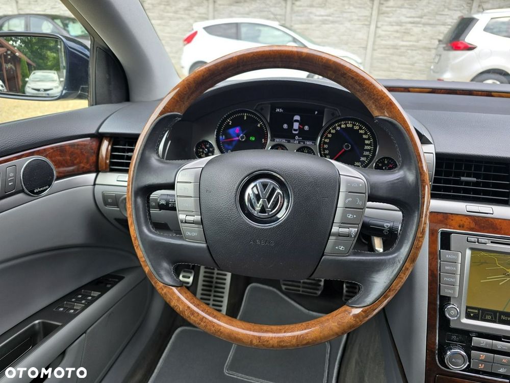 Volkswagen Phaeton - 15