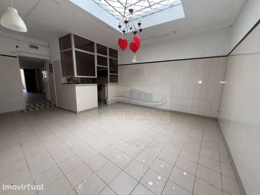 Loja com 95 m² | Licença para Comércio | Extração de Fumos | Locali... - Grande imagem: 2/13