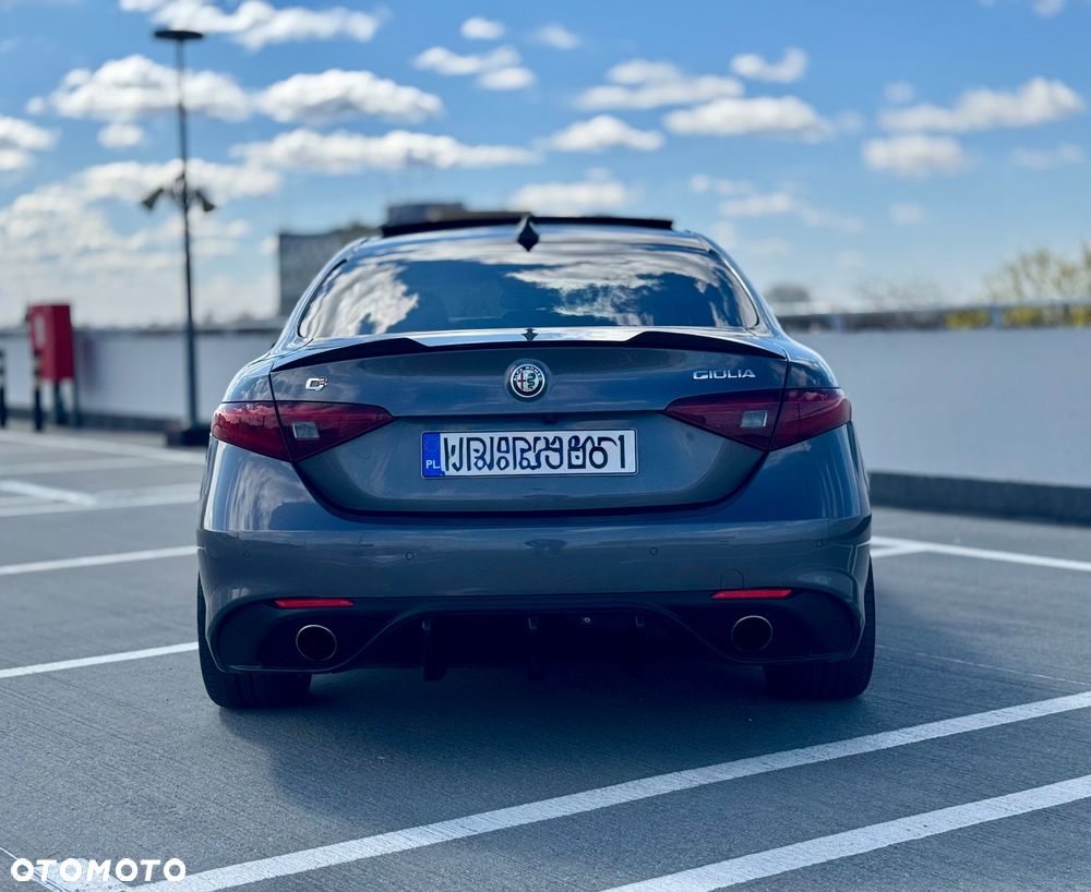 Alfa Romeo Giulia 2.0 Turbo 16V AT8 Veloce Ti - 3