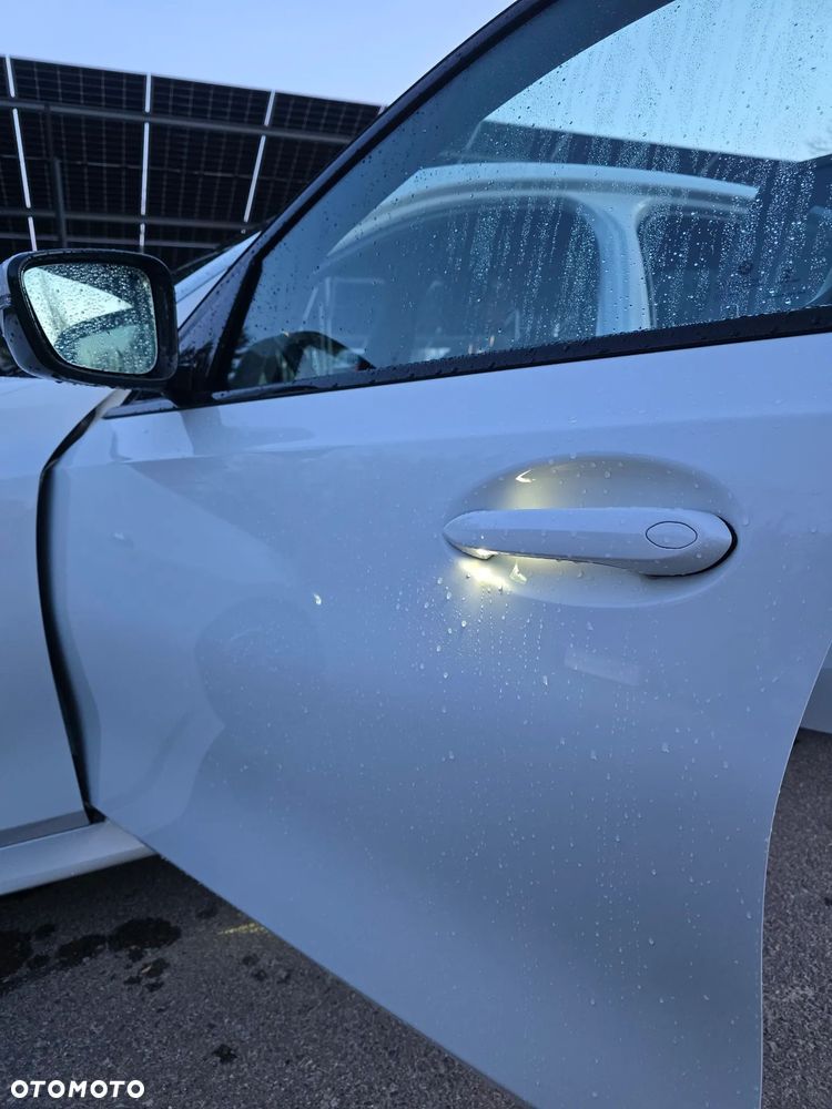 BMW Seria 3 318i M Sport - 9