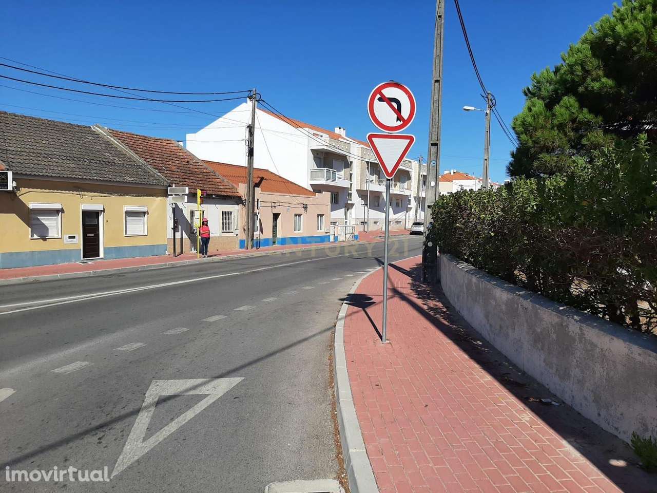 Casa antiga SEM LICENÇA DE UTILIZAÇAO inserida num lote de 402m2  no c - Grande imagem: 3/10