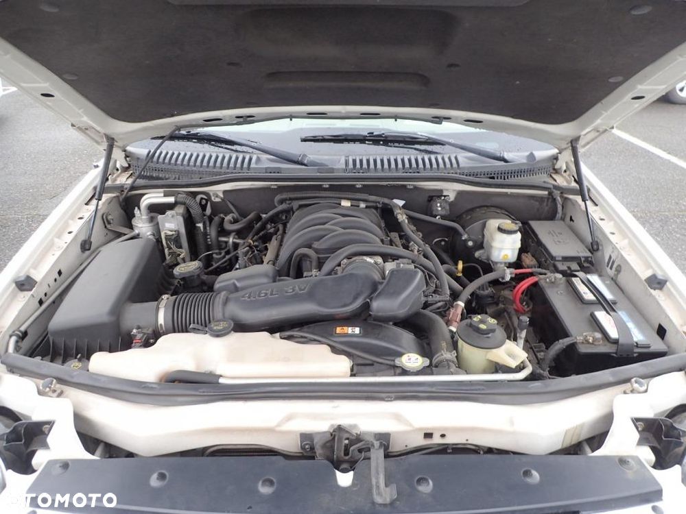 Ford Explorer 4.6 4WD - 16