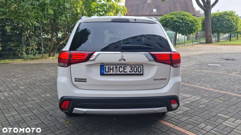 Mitsubishi Outlander 2.0 Invite + 2WD - 3