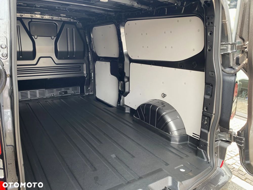 Ford Transit Custom Van Limited - 13