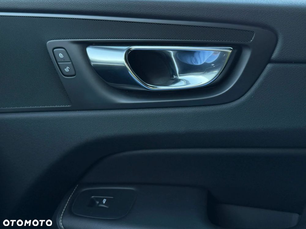 Volvo XC 60 D4 R-Design - 18