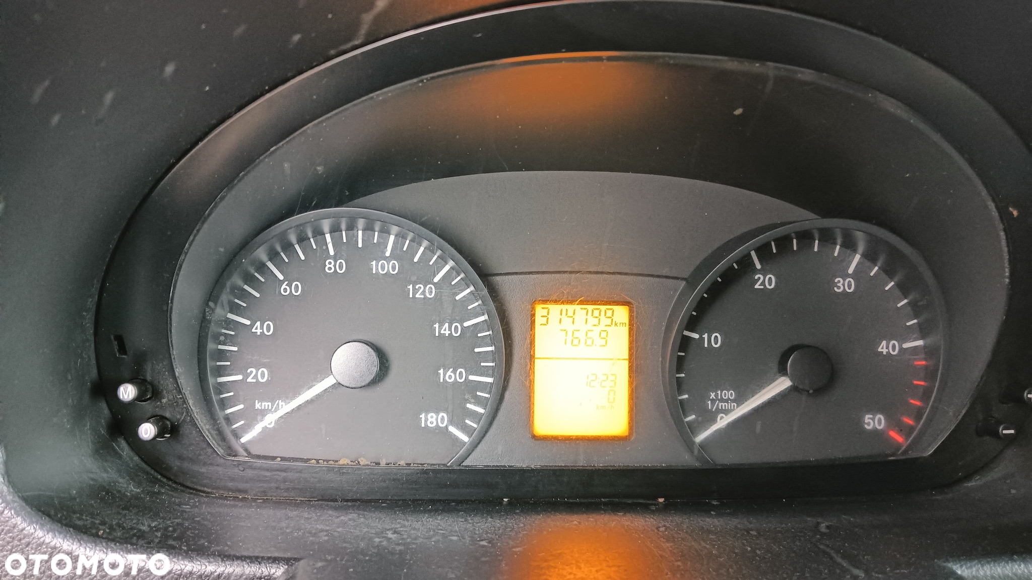 Mercedes-Benz Sprinter - 13