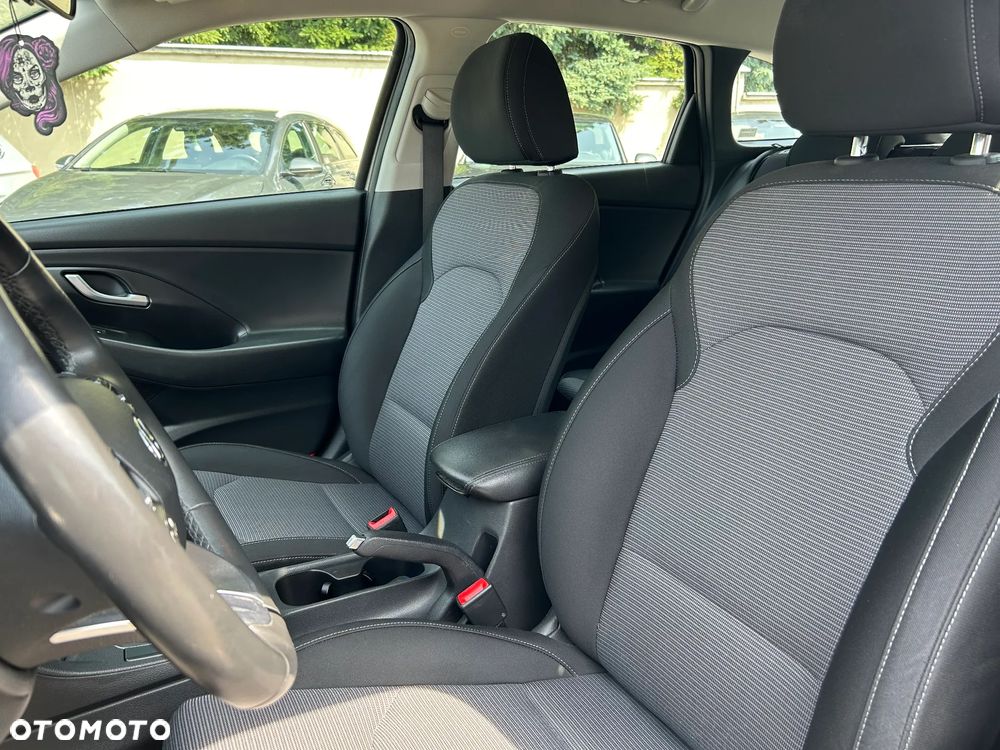 Hyundai i30 1.5 DPI Classic + - 10