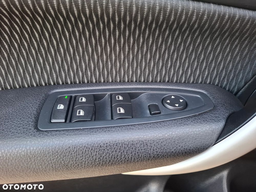 BMW Seria 1 116d Sport Line - 25