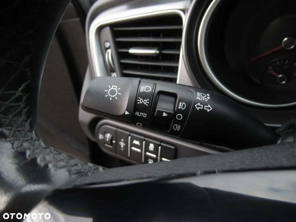 Kia Ceed 1.5 T-GDI M - 13