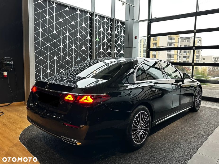 Mercedes-Benz Klasa E 220 d mHEV 4-Matic Exclusive 9G-Tronic - 6