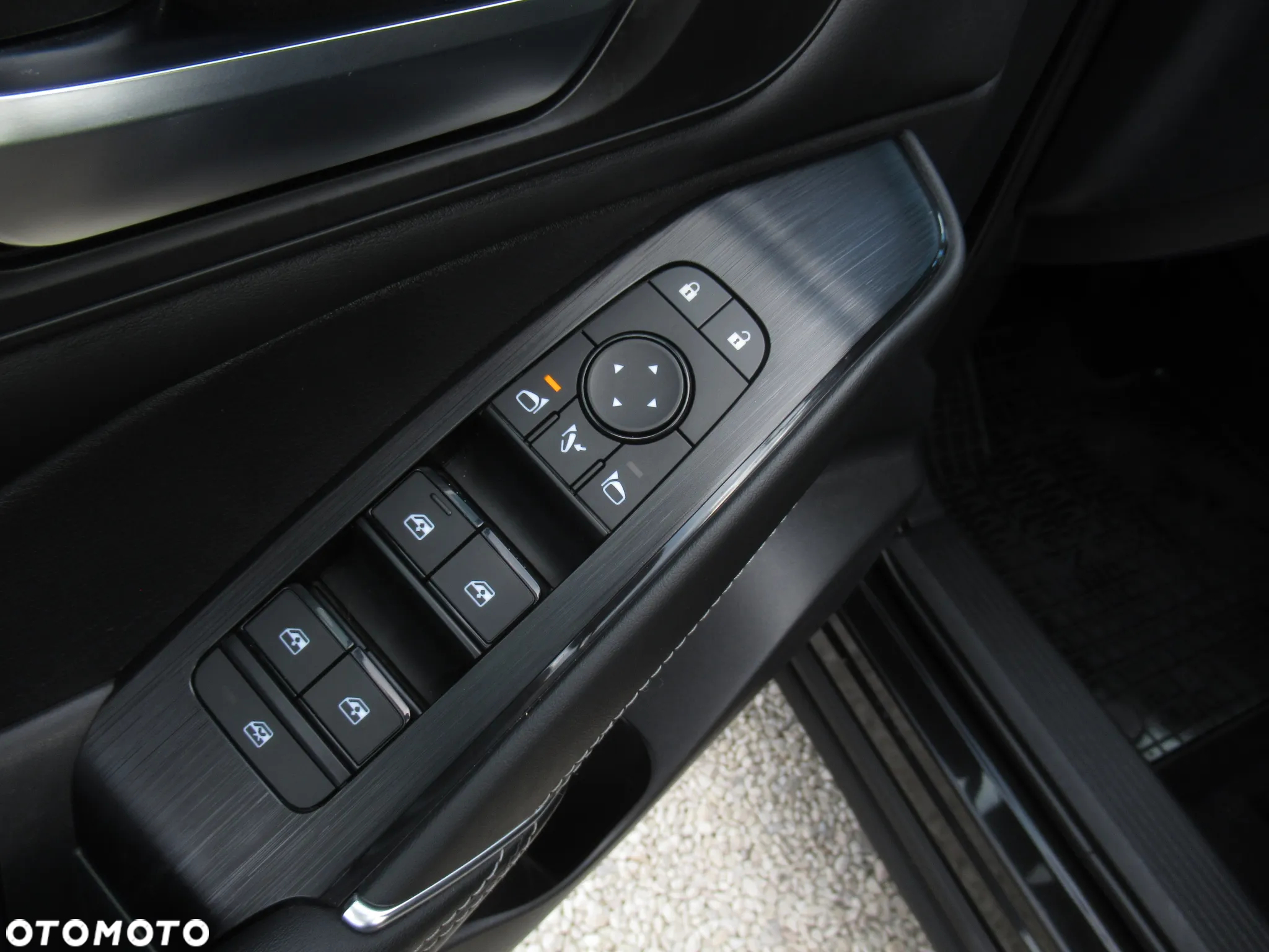 Nissan Qashqai 1.3 DIG-T N-Connecta DCT - 37
