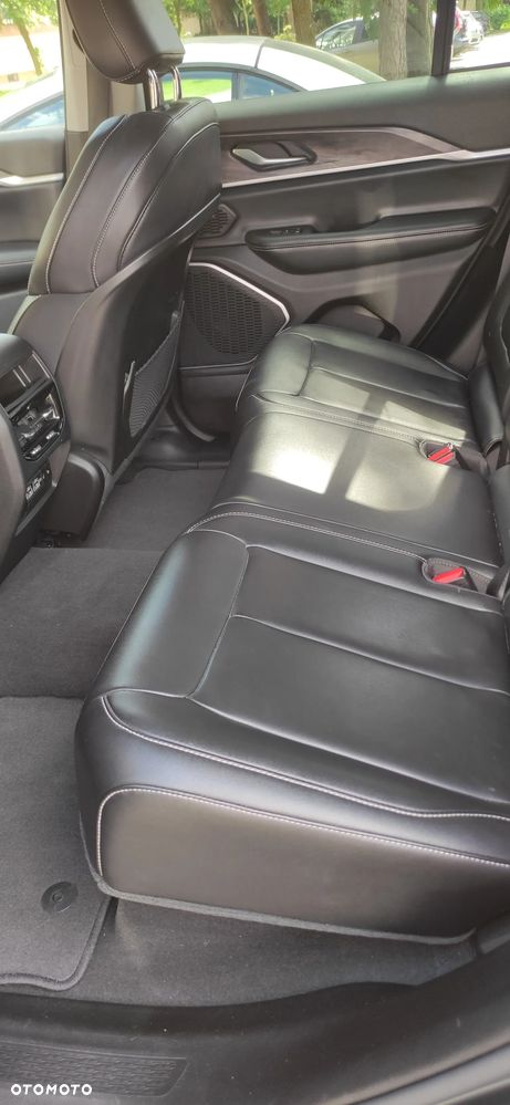 Jeep Grand Cherokee - 23