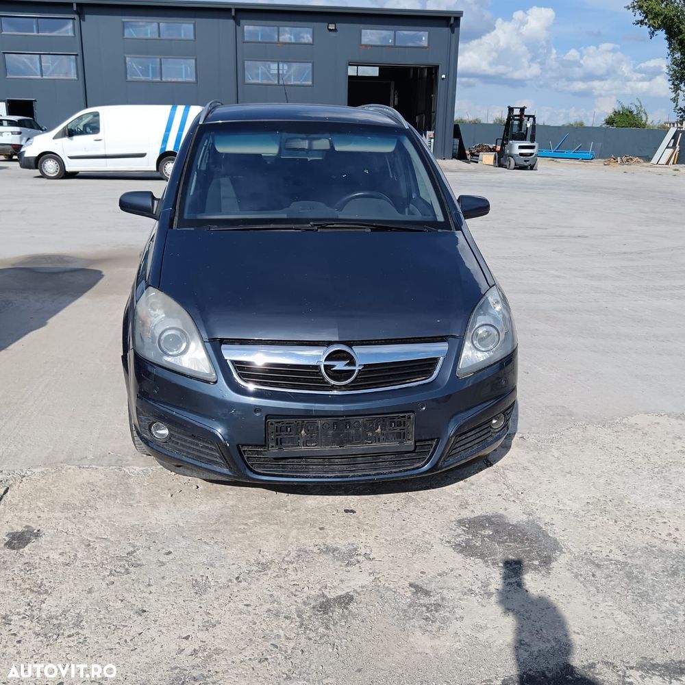 Dezmembrez  Opel Zafira 2010 Monovolum Gri - 2