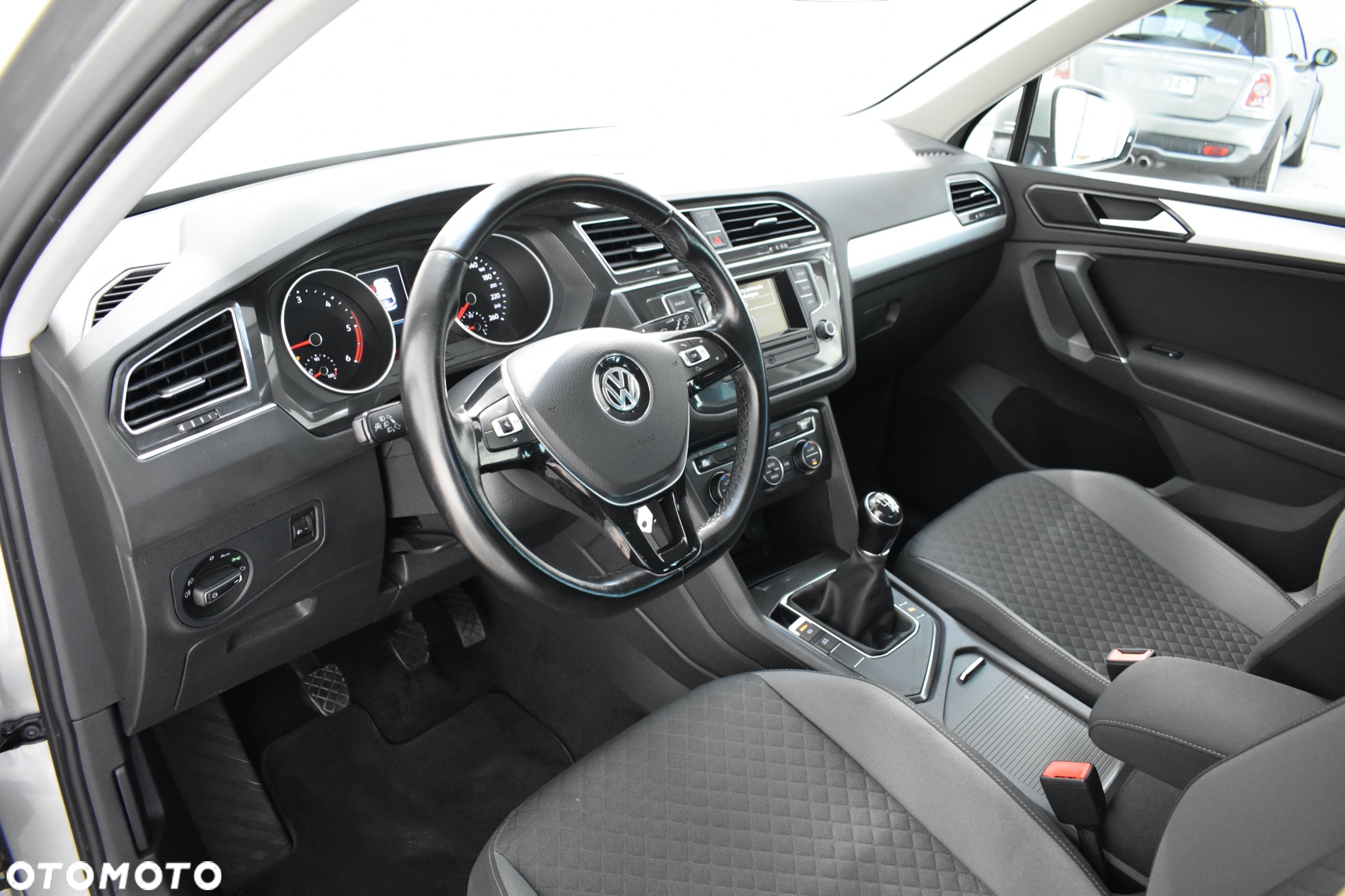 Volkswagen Tiguan 2.0 TDI SCR R-Line - 25